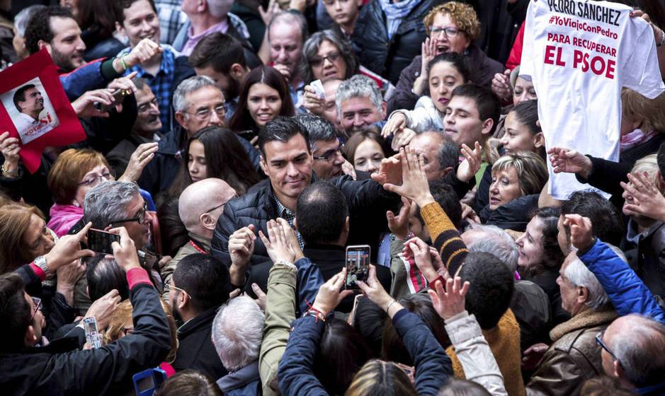 el-ex-secretario-general-del-psoe-pedro-sanchez-durante-la-visita-realizada-26-11-2016-a-xirivella-valencia