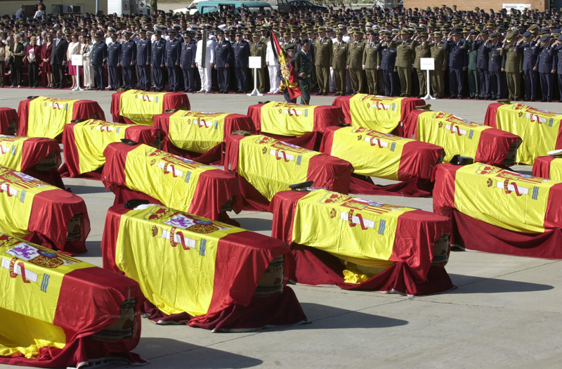 Funeral-de-cuerpo-presente-en-Torrejón-de-Ardoz-por-los-62-militares-muertos-en-el-accidente-del-Yak-42