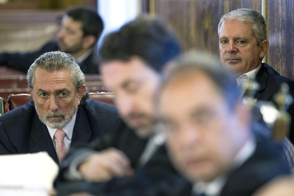 Francisco Correa y Pablo Crespo, en el banquillo de los acusados, en el segundo día del juicio por la 'Gürtel' valenciana