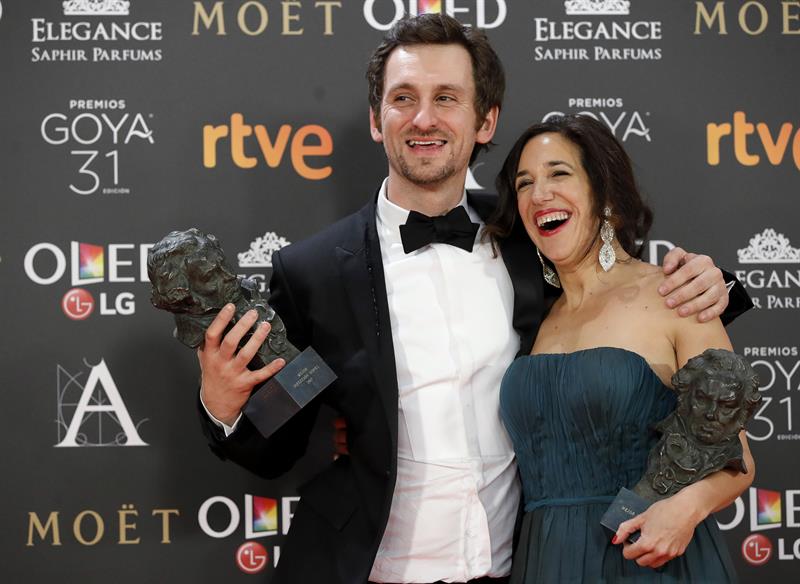 premios-goya-2017-raul-arevalo-y-beatriz-bodegas-con-sendos-galardones