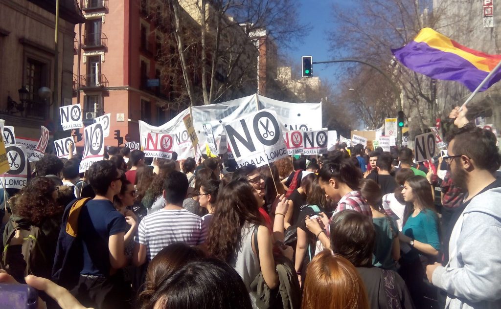 La cola de la manifestación de estudiantes a su paso por la madrileña calle de Atocha