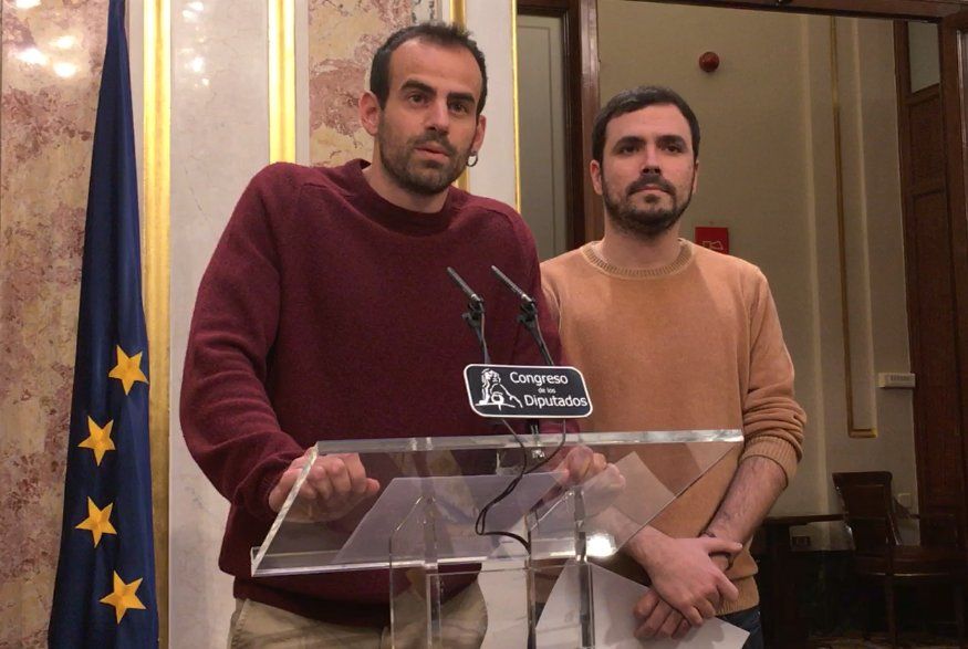 rey emérito El diputado de IU, Miguel Ángel Bustamante, y el coordinador federal de IU, Alberto Garzón, en una rueda de prensa tras interponer las preguntas sobre la Monarquía y la Casa Real.