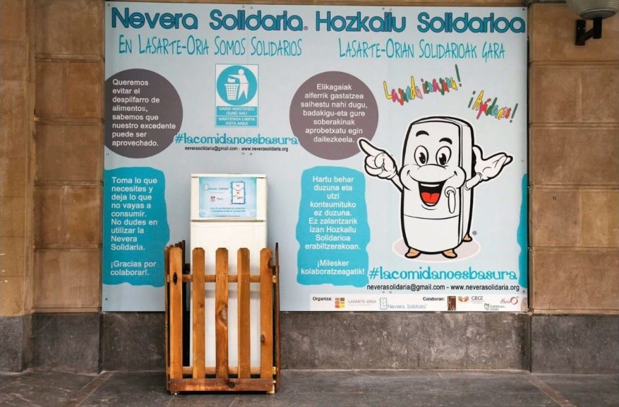 La nevera solidaria instalada en Lasarte Oria (Guipúzcoa).