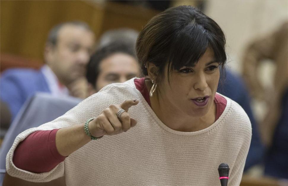 Teresa Rodríguez, en una imagen de archivo, hace uso de la palabra durante una sesión de control al Gobierno de la Junta de Andalucía, en el Parlamento autonómico. / Efe