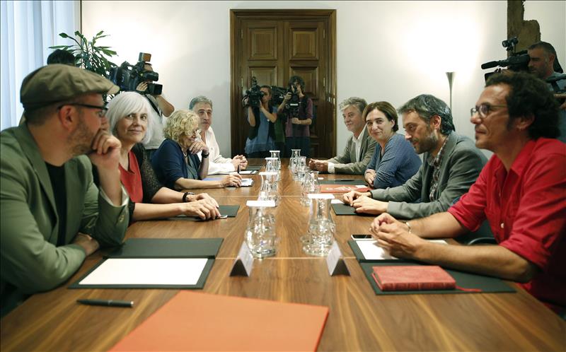 Los alcaldes del cambio, en una reunión que mantuvieron en Barcelona a finales de 2015.