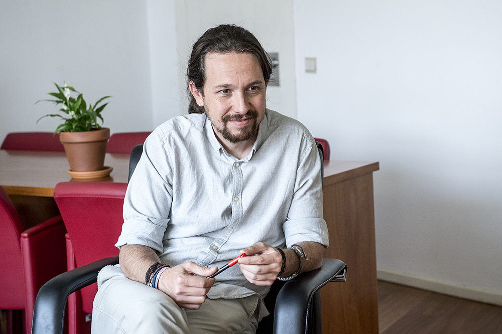 Pablo Iglesias en su despacho en el Congreso.