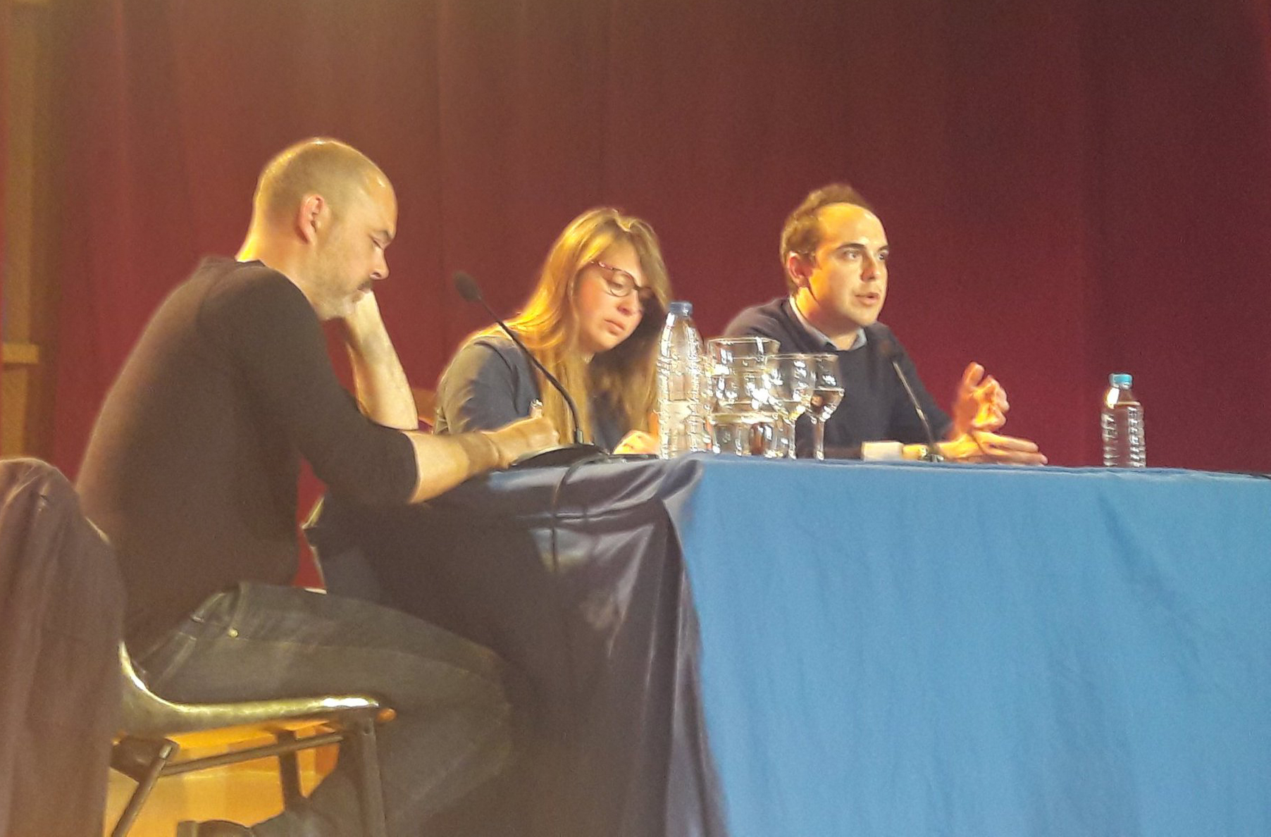 El concejal de Desarrollo Urbano Sostenible del Ayuntamiento de Madrid, José Manuel Calvo, y los responsables de Urbanismo y de Vivienda del Ayuntamiento de Barcelona, Janet Sanz y Josep María Montaner en las jornadas municipalistas