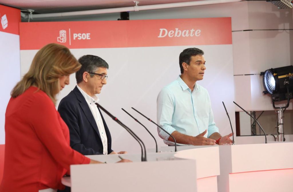 Susana Díaz, Patxi López y Pedro Sánchez, ayer, durante el debate de los candidatos de las primarias socialistas.