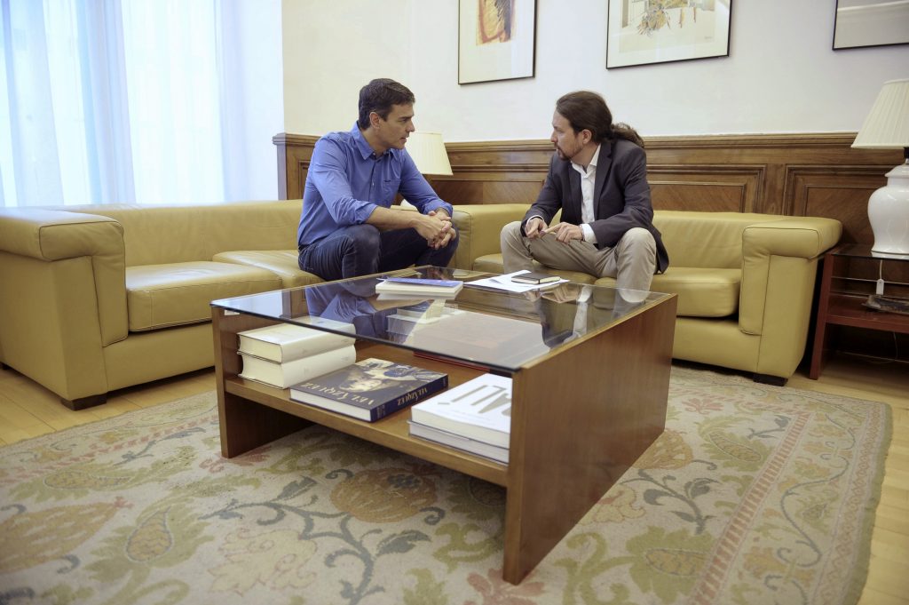 PSOE y Podemos Pedro Sánchez, secretario general del PSOE y Pablo Iglesias, el líder de Podemos, durante el encuentro que cara a cara que han mantenido hoy,martes 27 de junio de 2017, en el Congreso.