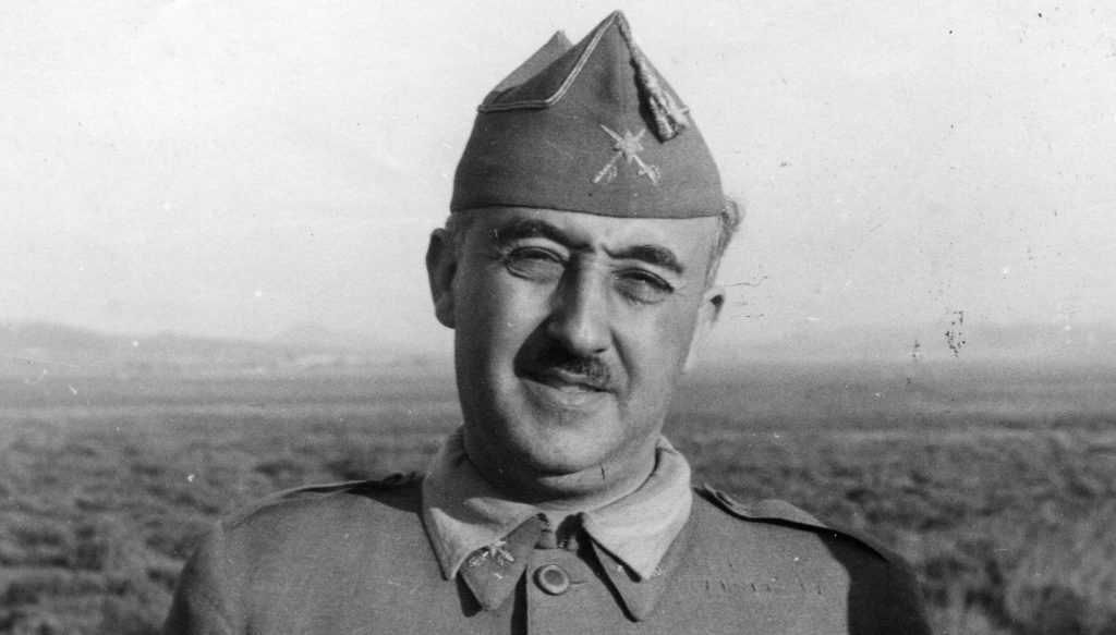 Francisco Franco, con insignias de general de brigada, visto en esta foto en el norte de África