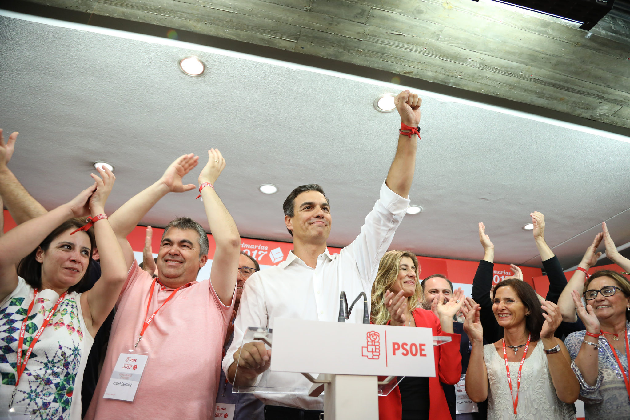 Pedro Sánchez forma su Ejecutiva con los más fieles.