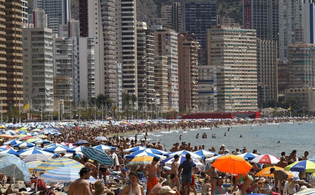 La evidente insostenibilidad medioambiental del turismo masivo sigue conviviendo con un estatus de privilegio