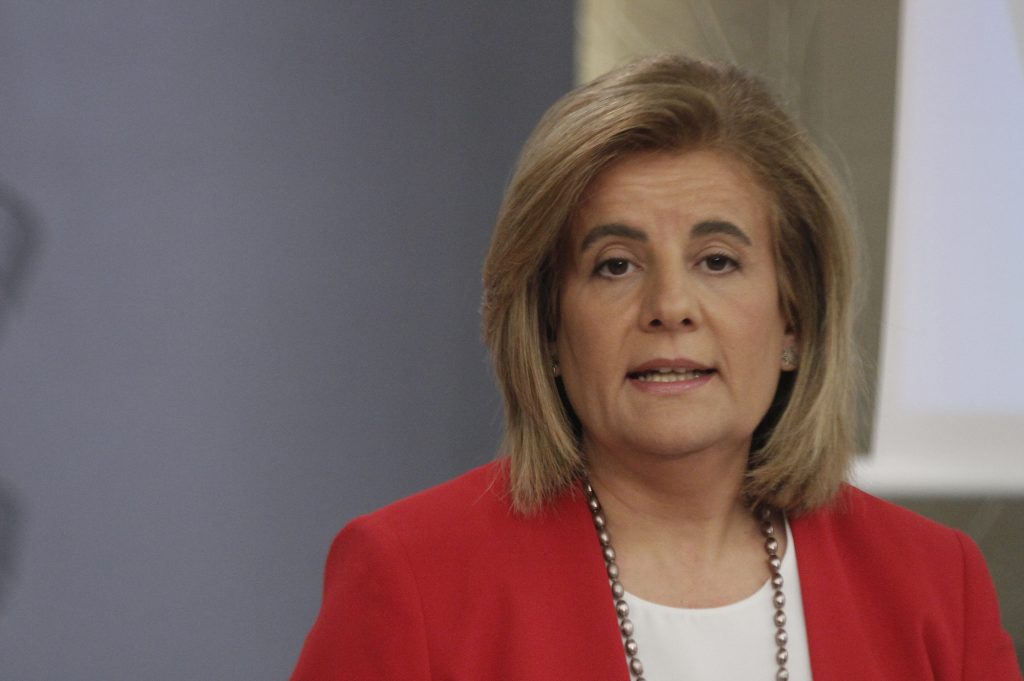 Fátima Báñez, ministra de Trabajo y Seguridad Social, responde a las preguntas de los periodistas durante la rueda posterior al Consejo de Ministros del 29 de junio de este año