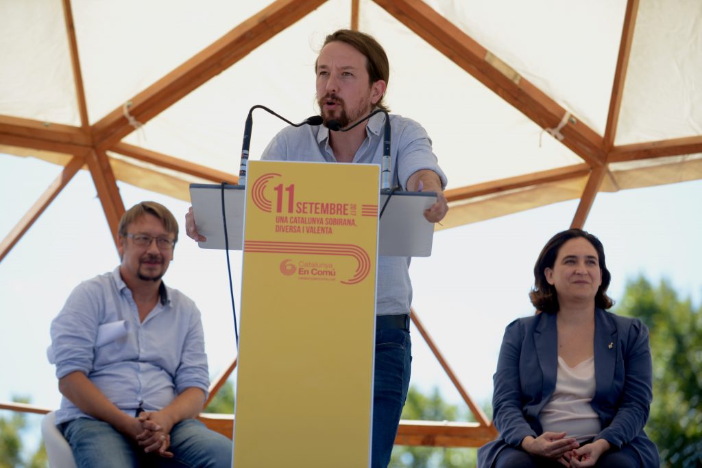 Xavier Domènech, Pablo Iglesias y Ada Colau durante el acto organizado en Santa Coloma de Gramenet el 11 de septiembre