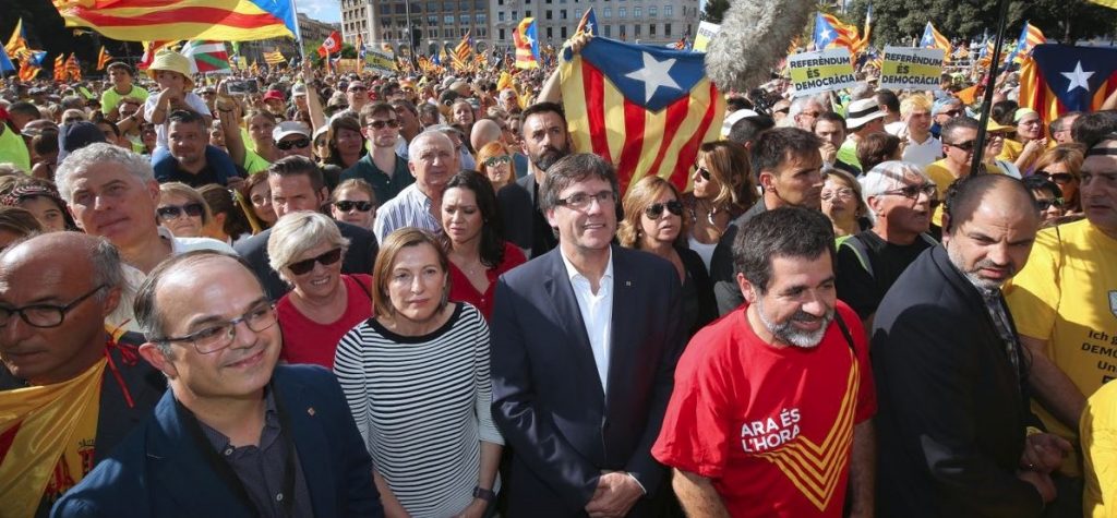 Carles Puigdemont, presidente de la Generalitat de Catalunya, el lunes durante la masiva concentración de personas a favor del referéndum