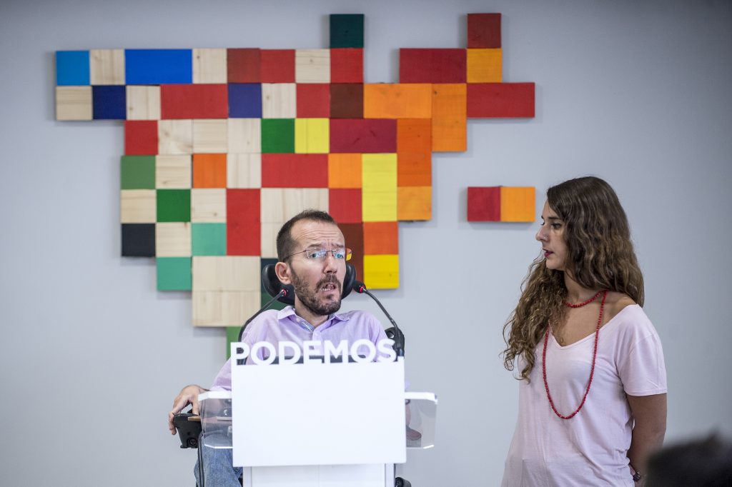 El secretario de Organización Pablo Echenique, y la secretaria de Participación, Noelia Vera, en la rueda de prensa del Consejo de Coordinación del lunes.