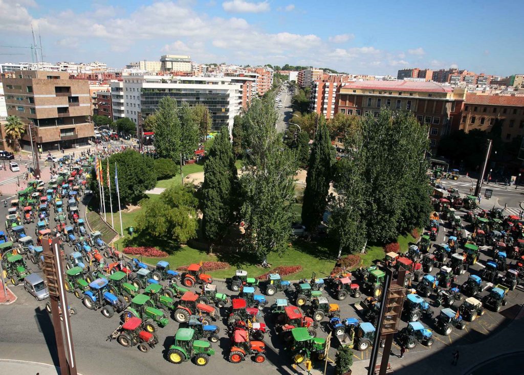 LOS AGRICULTORES MOVILIZAN EN TARRAGONA MÁS DE 800 TRACTORES A FAVOR DEL 1-O