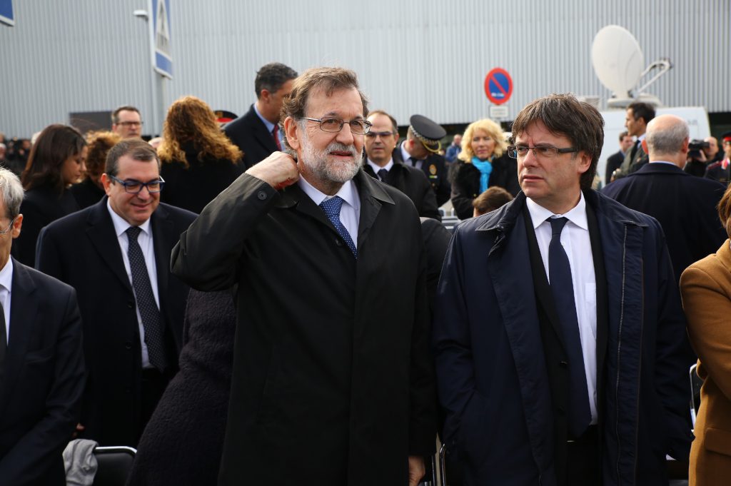 Mariano Rajoy y Carles Puigdemont, en marzo de 2016, en Barcelona
