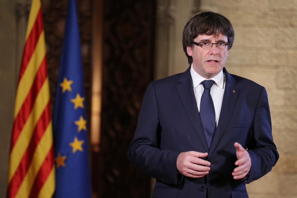 Carles Puigdemont, en un momento de su intervención televisada del pasado sábado, en respuesta a la de Mariano Rajoy