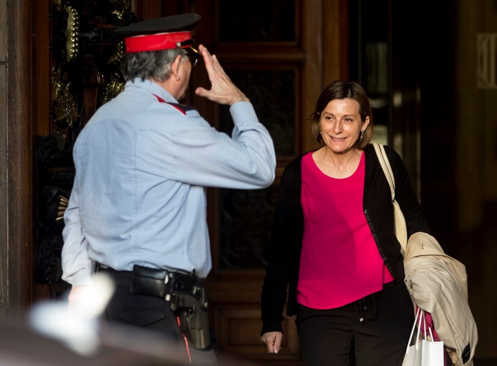 Carme Forcadell sale del Parlamento