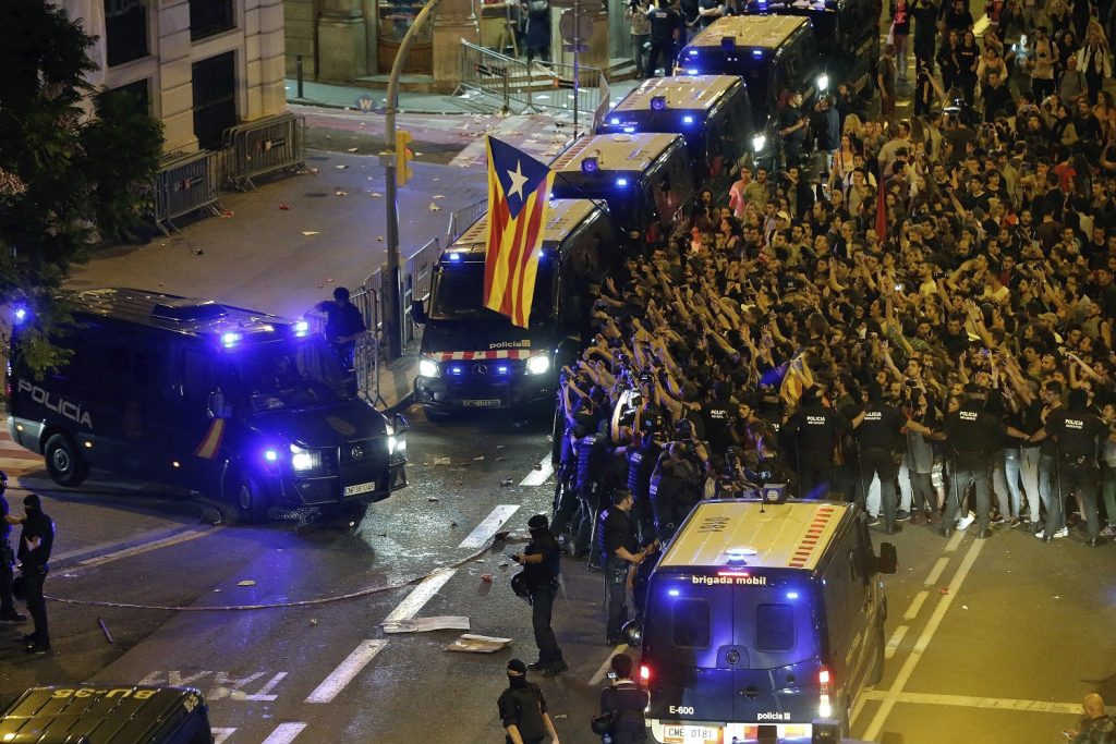 PROTESTAS EN LA JEFATURA SUPERIOR DE POLICIA DE BARCELONA