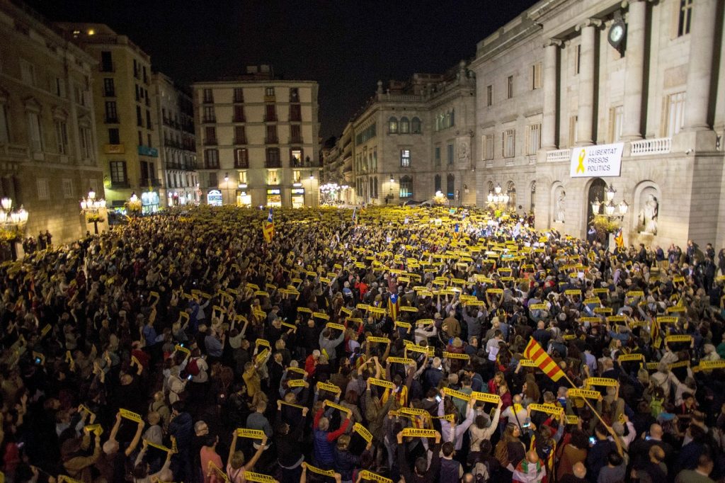 CONCENTRACIÓN FRENTE AYUNTAMIENTO DE BARCELONA