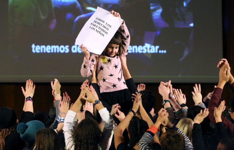 Imagen de la entrega del informe de la Plataforma de Infancia al Comité de los Derechos del Niño de la ONU