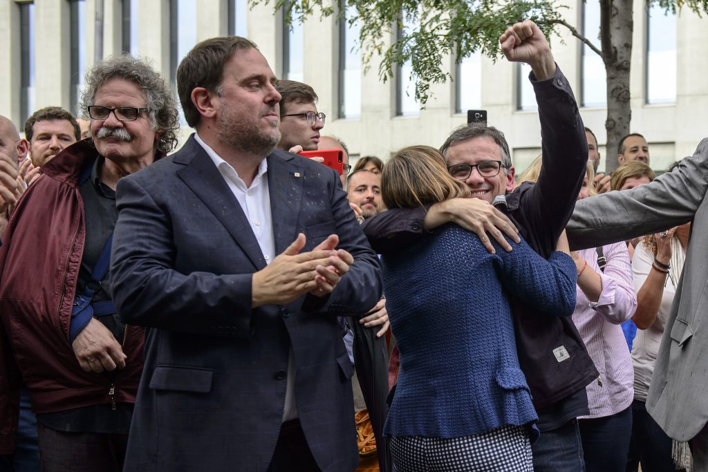 Joan Tardà, Carles Puigdemont, Carme Forcadell (de espaldas) y Josep María Jové