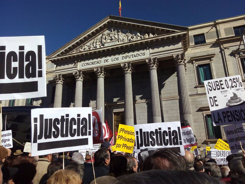 Pensionistas protesta Congreso