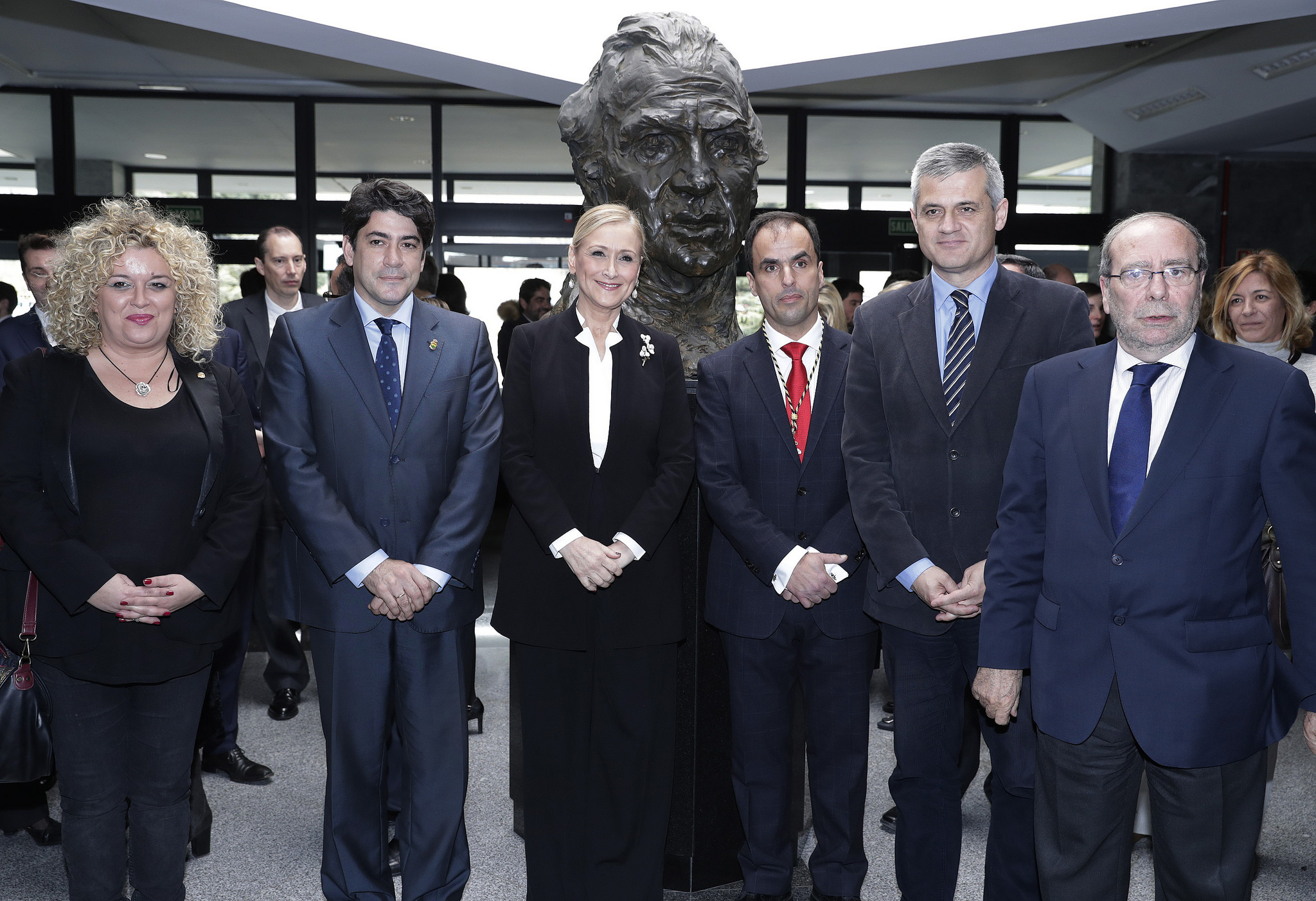 Toma de posesión del nuevo rector de la Universidad Rey Juan Carlos, Javier Ramos. (Ramos y Cristina Cifuentes, en el centro de la foto)