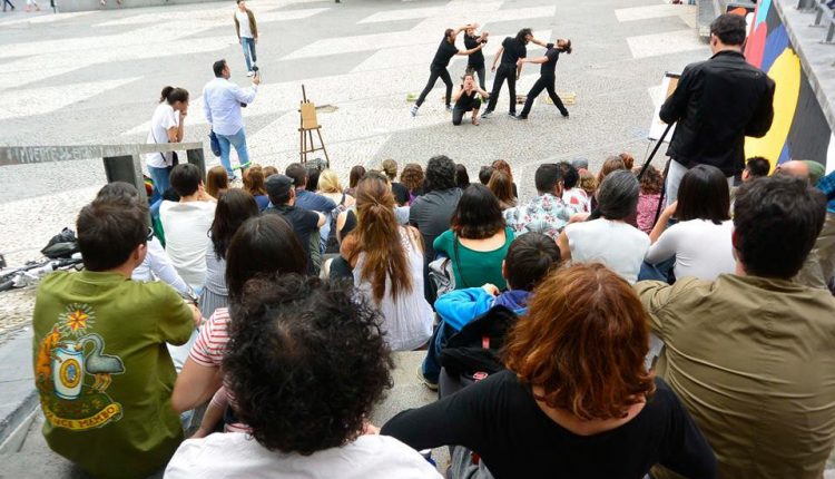 Una de las actuaciones de Toma Teatro.