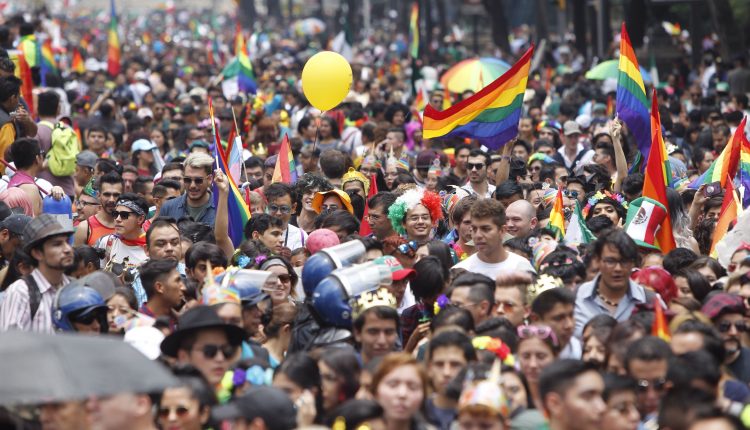 Decenas de miles de personas participa en la edición XL de la marcha del Orgullo Lésbico, Gay, Bisexual y Transexual (LGBT) , en Ciudad de México (México).