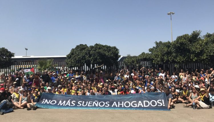 La 'Caravana Abriendo Fronteras' en su viaje a Melilla el año pasado.