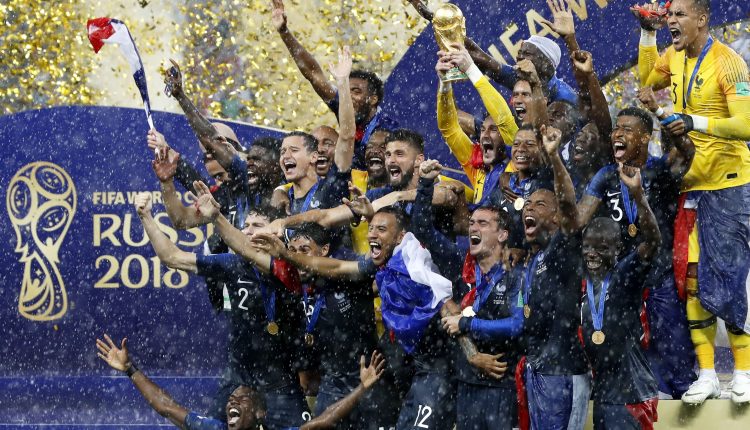 La selección francesa celebra su victoria en el Mundial 2018 en Rusia.