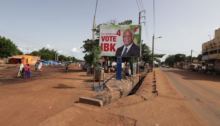 Cartel de campaña de Ibrahim Boubakar Keita, presidente de Mali y candidato por el Rally for Mali party (RPM) en Bamako, (Mali).