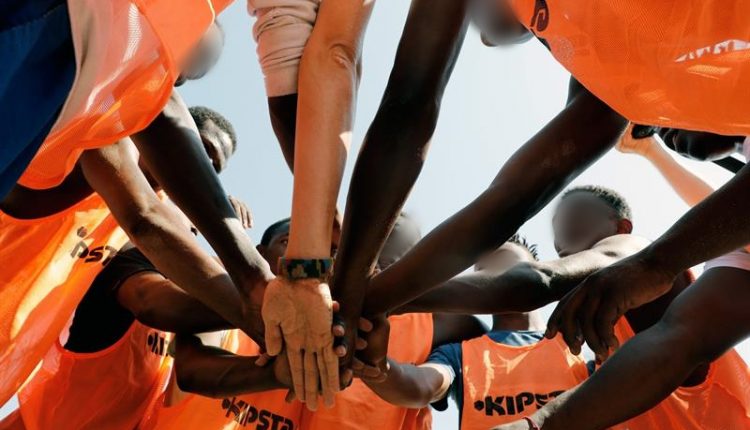 El equipo de Cruz Roja (BOZA FC) formado íntegramente por jóvenes migrantes llegados a las costas españolas.