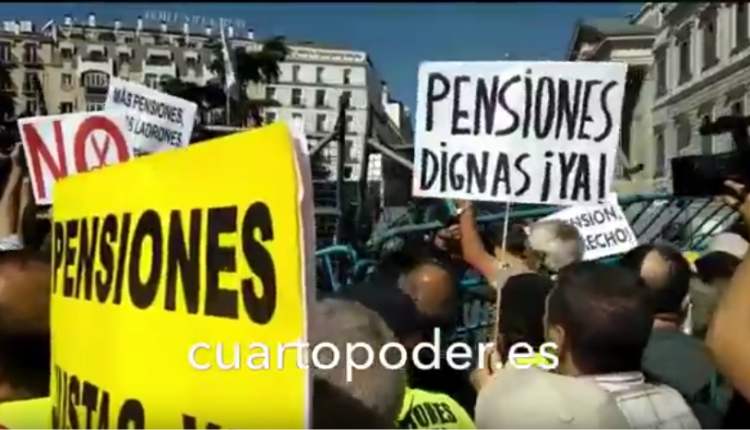 Manifestación de pensionistas en el Congreso de los Diputados. / María F. Sánchez