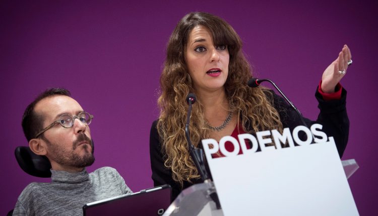 El secretario de Organización y Programa de Podemos, Pablo Echenique, junto a la coportavoz de la Ejecutiva de Podemos, Noelia Vera, durante la rueda de prensa esta mañana en Madrid.