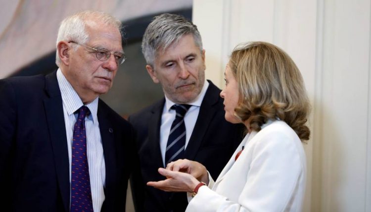 Los ministros Joseb Borrell, Fernando Grande-Marlaska y Nadia Calviño.
