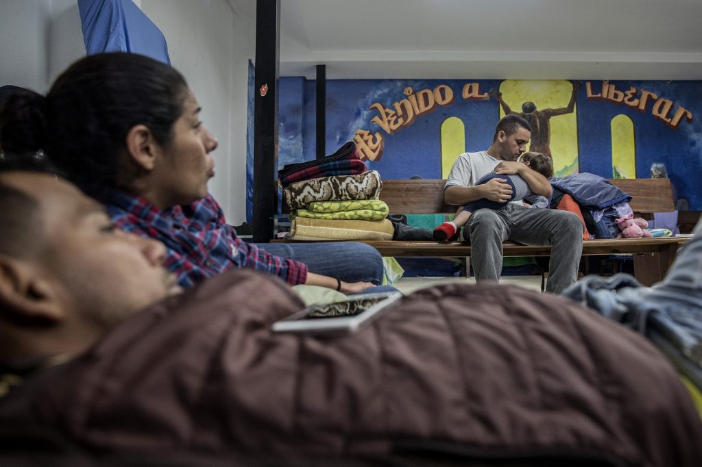 Solicitantes de asilo, adultos y niños, procedentes de El Salvador, Venezuela, Colombia, Nicaragua o Georgia que en noviembre fueron acogidos por la Parroquia San Carlos Borromero para que no durmieran en la calle en noviembre.