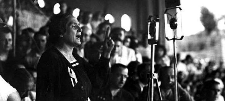 Dolores Ibàrruri, la Pasionaria en los años 30