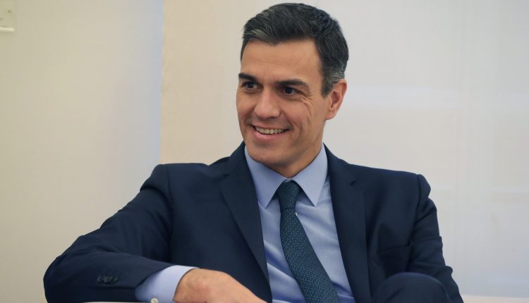 Pedro Sánchez durante su reunión con el presidente de Melilla