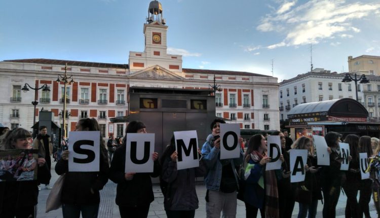 La protesta de la Comisión 8M contra la industria textil./