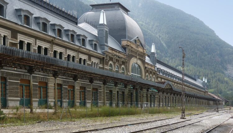 La estación de Canfranc, en una foto de archivo./ Pixabay