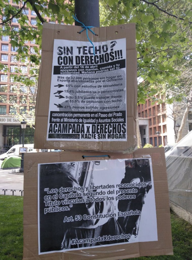 Cartel en la acampada.