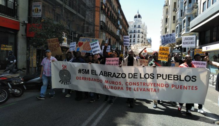 Cabecera de la manifestación por el "abrazo de los pueblos" en Madrid./ M.F.S.