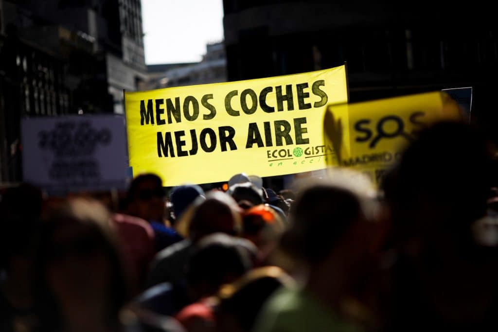 La manifestación en apoyo a Madrid Central. EFE/David Fernández