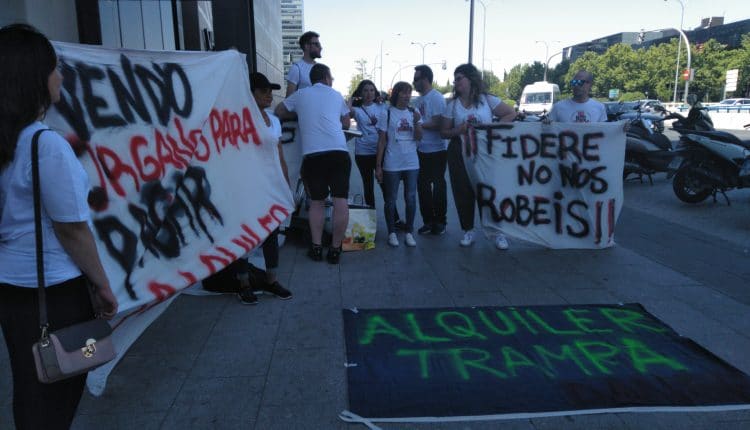 Los vecinos de El Boalo protestan por la subida de los alquileres