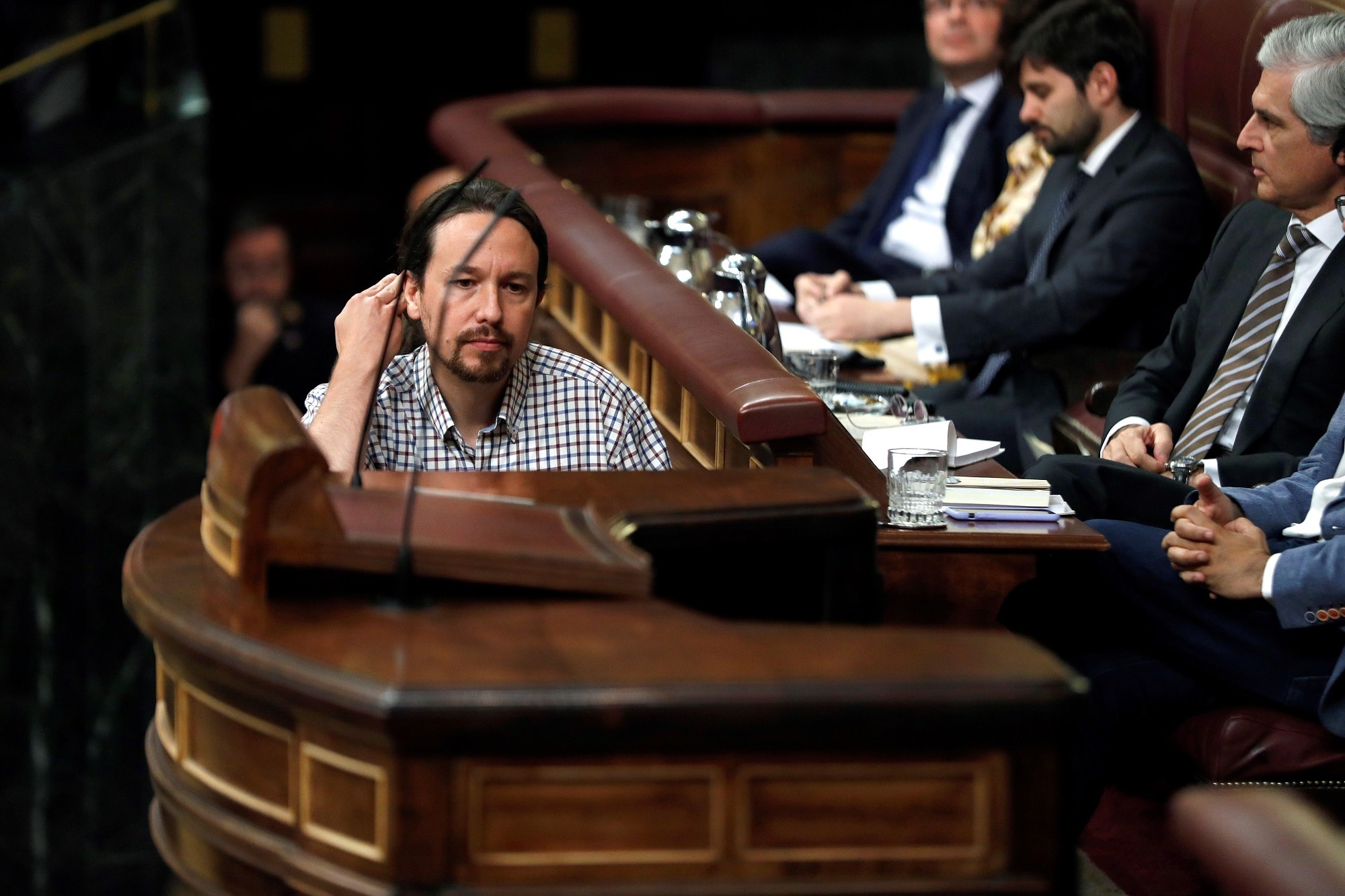 El líder de Unidas Podemos, Pablo Iglesias, se dirige a la tribuna para intervenir durante la tercera jornada del debate de investidura en el Congreso./Emilio Naranjo (Efe)