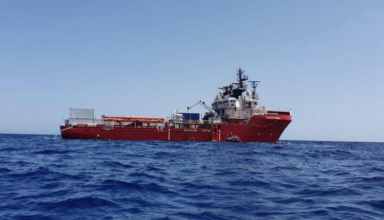 El barco Ocean Viking después de recibir permiso para desembarcar en Malta.